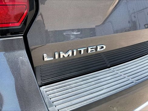 Used 2018 Ford Expedition Limited RWD image 38