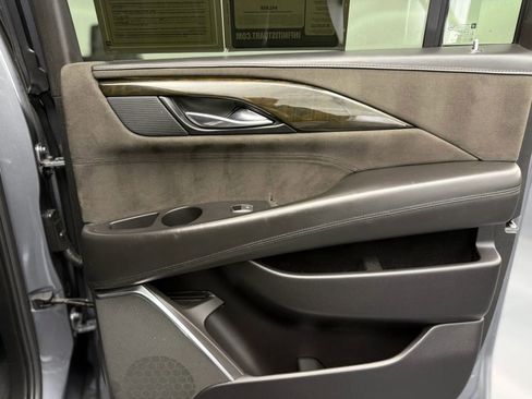 Used 2018 Cadillac Escalade ESV Platinum image 23