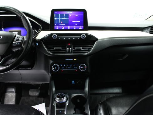 Used 2020 Ford Escape SE Sport image 17