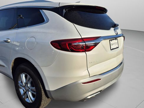 Used 2018 Buick Enclave Essence FWD image 34