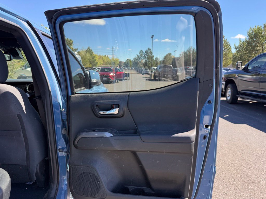 Used 2019 Toyota Tacoma TRD Off-Road w/ Technology Package AWD/4WD image 16