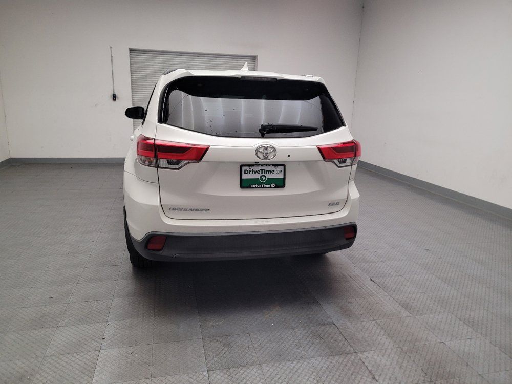Used 2019 Toyota Highlander XLE FWD image 6
