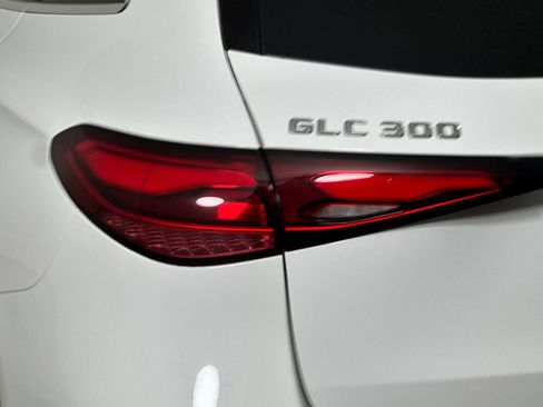Used 2025 Mercedes-Benz GLC 300 image 26