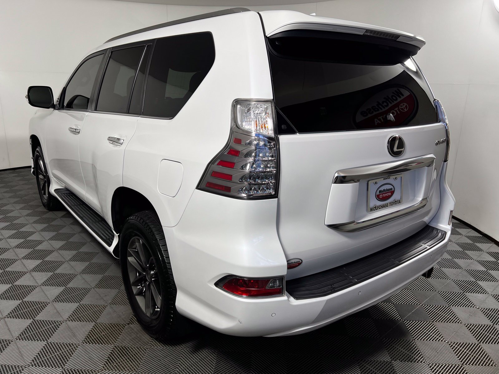 Used 2021 Lexus GX 460 Premium w/ Premium Package AWD/4WD image 7