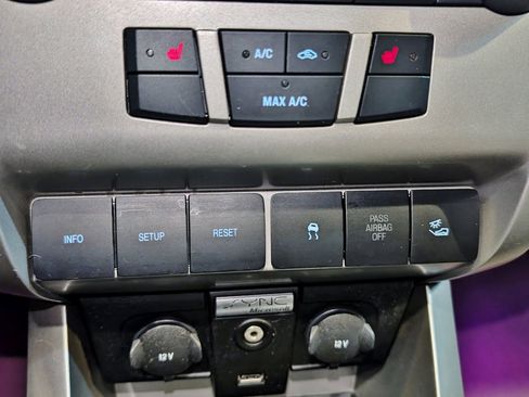 Used 2010 Ford Focus SEL image 39