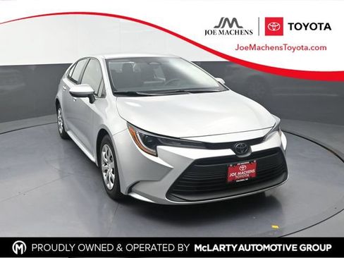 Used 2024 Toyota Corolla LE FWD image 1