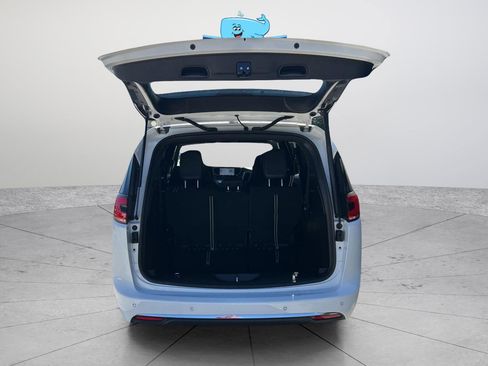 New 2026 Chrysler Pacifica Select image 29