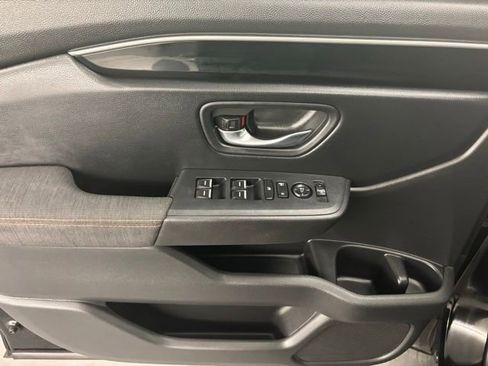 Used 2025 Honda Pilot Sport image 26