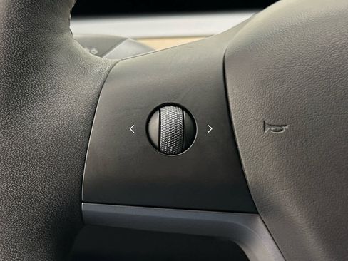 Used 2023 Tesla Model Y Long Range image 25