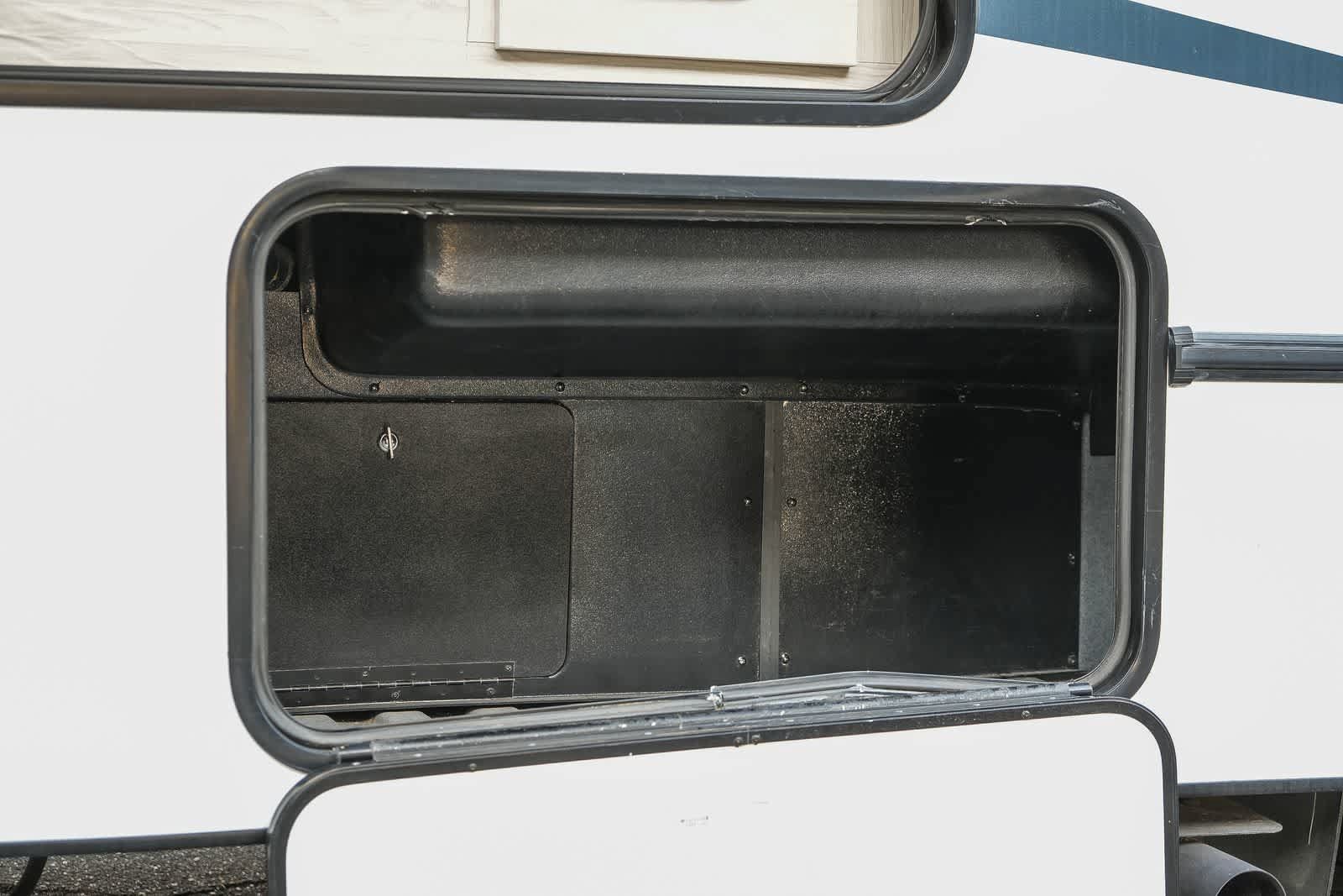 Used 2023 Ford E-450 and Econoline 450 Super Duty w/ Motorhome Prep Package RWD image 35