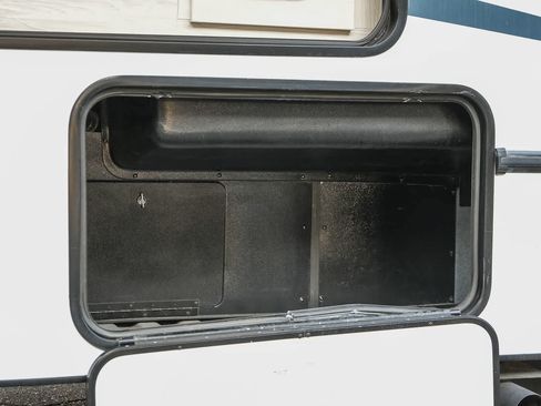 Used 2023 Ford E-450 and Econoline 450 Super Duty w/ Motorhome Prep Package RWD image 35