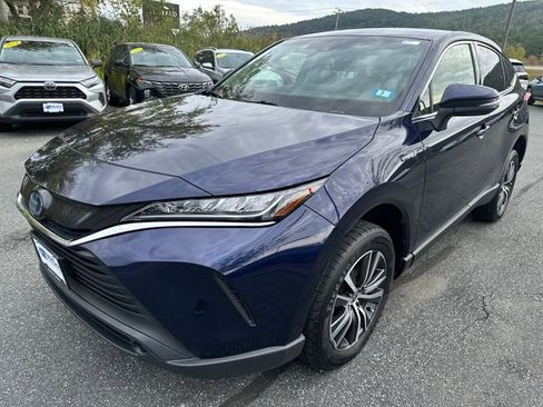 Used 2021 Toyota Venza LE w/ Carpet Mat Package (TMS) image 1