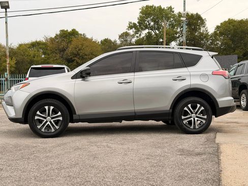 Used 2018 Toyota RAV4 LE image 6