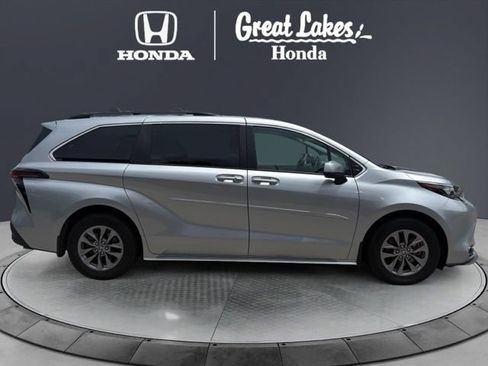 Used 2024 Toyota Sienna XLE w/ XLE Plus Package AWD/4WD image 7