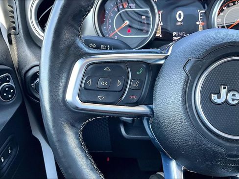 Used 2018 Jeep Wrangler Unlimited Sahara w/ Dual Top Group AWD/4WD image 13