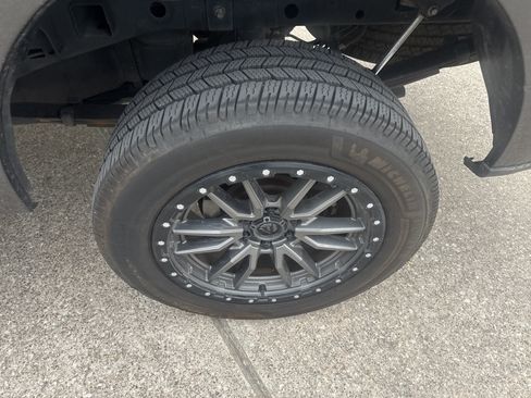 Used 2018 Ford F150 XLT w/ Equipment Group 302A Luxury AWD/4WD image 16