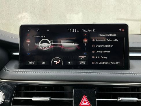 Used 2025 Genesis G70 2.5T image 31