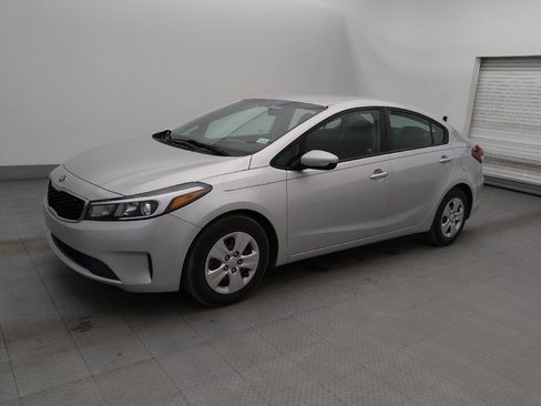 Used 2018 Kia Forte LX image 2