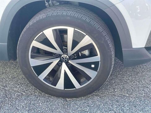 Used 2023 Volkswagen Taos SE image 9