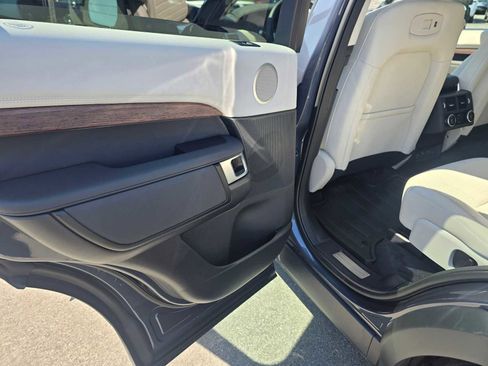 Used 2025 Land Rover Discovery S AWD/4WD image 22