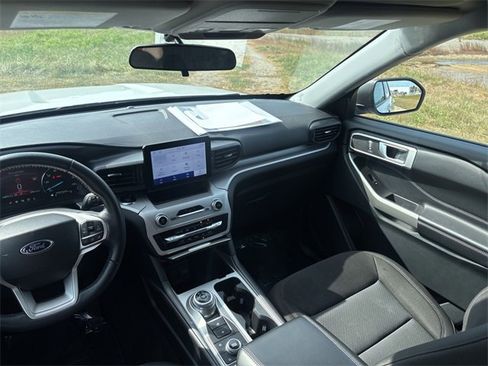 Used 2023 Ford Explorer XLT image 48