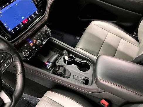 Used 2024 Dodge Durango R/T w/ Blacktop Package AWD/4WD image 17