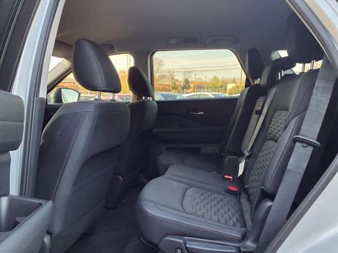Used 2022 Nissan Pathfinder S image 18