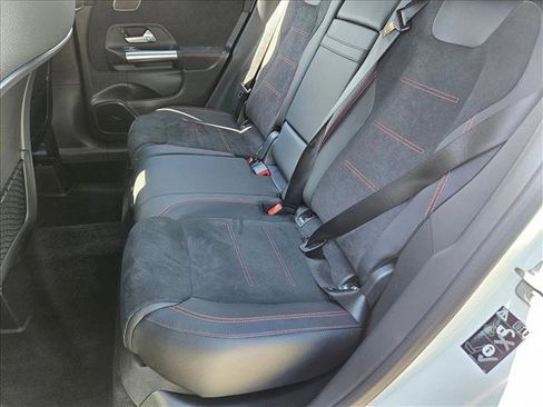 Used 2025 Mercedes-Benz GLA 250 image 16