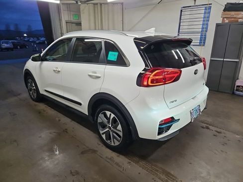 Used 2020 Kia Niro EX Premium w/ Cold Weather Package image 3