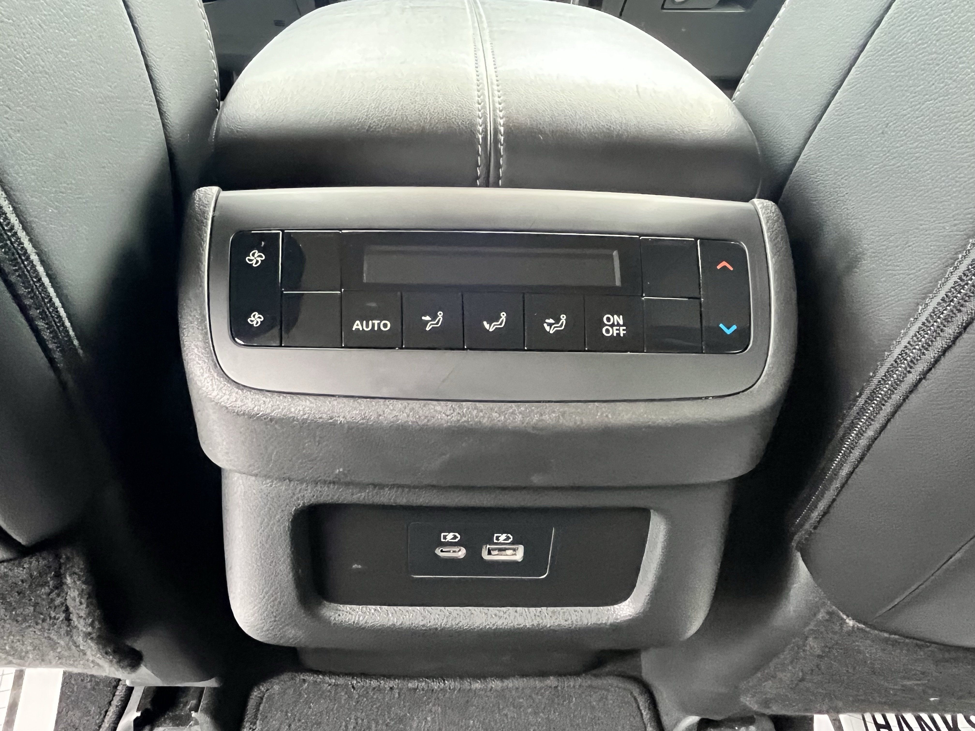 Used 2025 Nissan Pathfinder SL AWD/4WD image 25