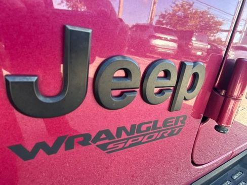 Used 2021 Jeep Wrangler Sport AWD/4WD image 29