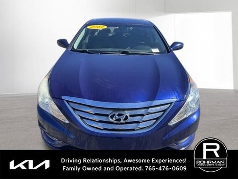 Used 2013 Hyundai Sonata SE w/ Navigation & Sunroof Pkg image 2