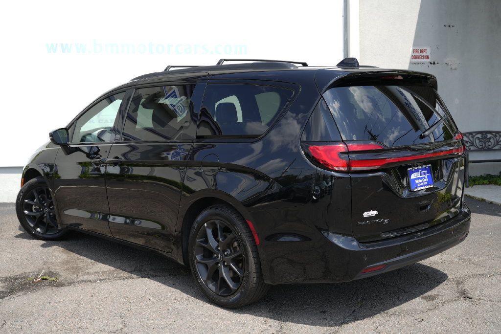 Used 2025 Chrysler Pacifica Limited FWD image 4