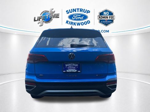 Used 2023 Volkswagen Taos SE w/ Panoramic Sunroof Package AWD/4WD image 4