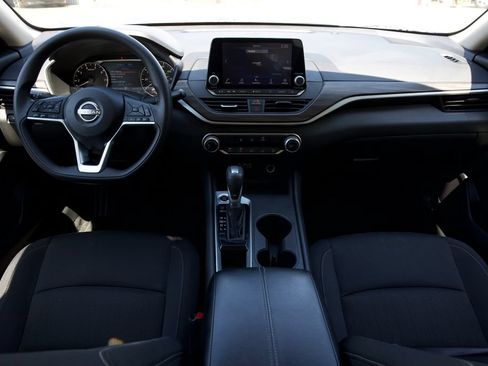 Used 2025 Nissan Altima 2.5 SV FWD image 5