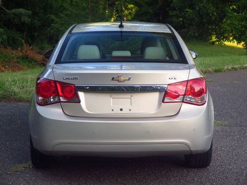 Used 2011 Chevrolet Cruze LTZ FWD image 25
