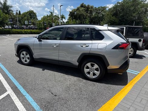 Used 2021 Toyota RAV4 XLE FWD image 11
