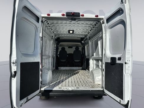 Used 2024 RAM ProMaster 2500 w/ Convenience Group image 23