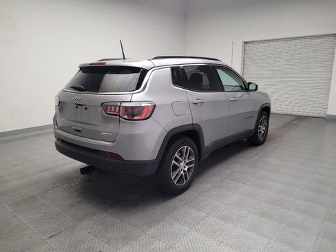 Used 2018 Jeep Compass Latitude FWD image 9
