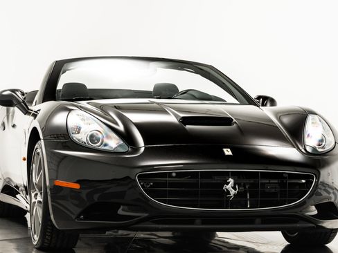 Used 2012 Ferrari California image 3