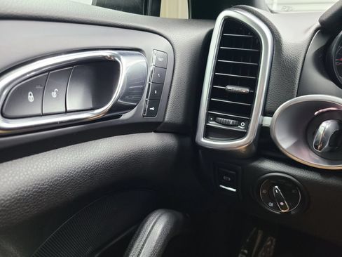 Used 2017 Porsche Cayenne AWD/4WD image 30