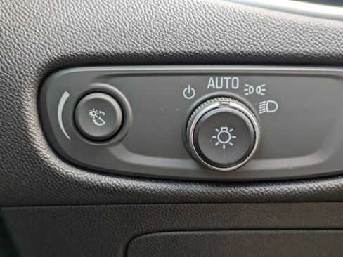 Used 2022 Chevrolet Malibu LT w/ Leather Package image 22