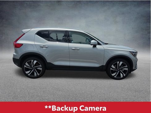 Used 2023 Volvo XC40 B5 Plus w/ Driver Assist Package AWD/4WD image 4
