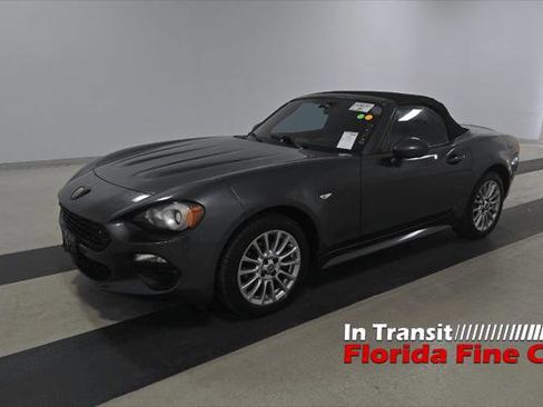 Used 2018 FIAT 124 Spider Classica image 2