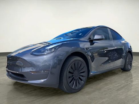 Used 2024 Tesla Model Y Long Range image 1