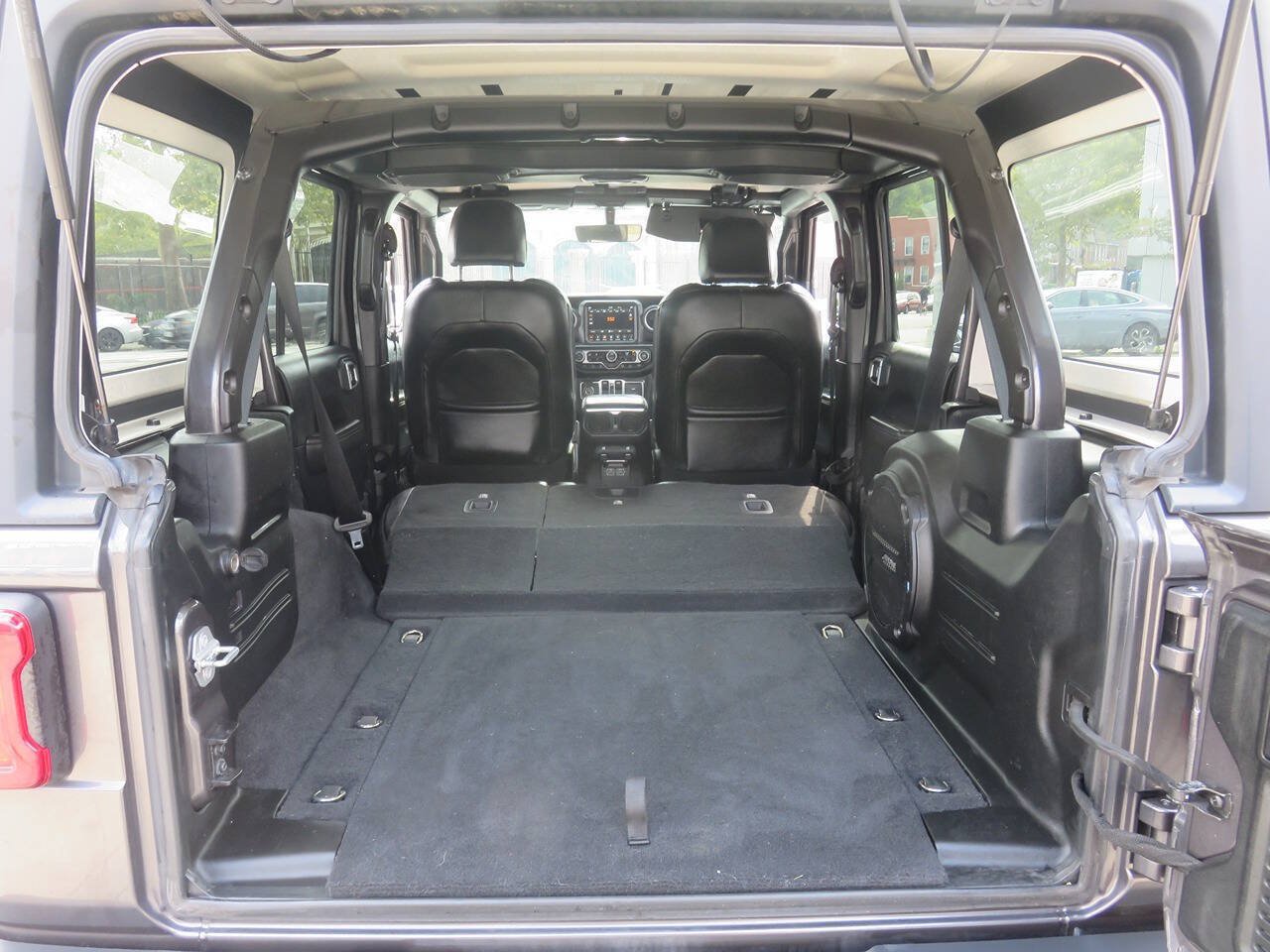 Used 2018 Jeep Wrangler Unlimited Sahara AWD/4WD image 24
