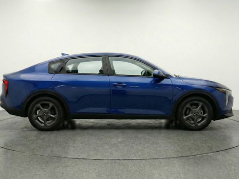 Used 2025 Kia K4 LXS image 9