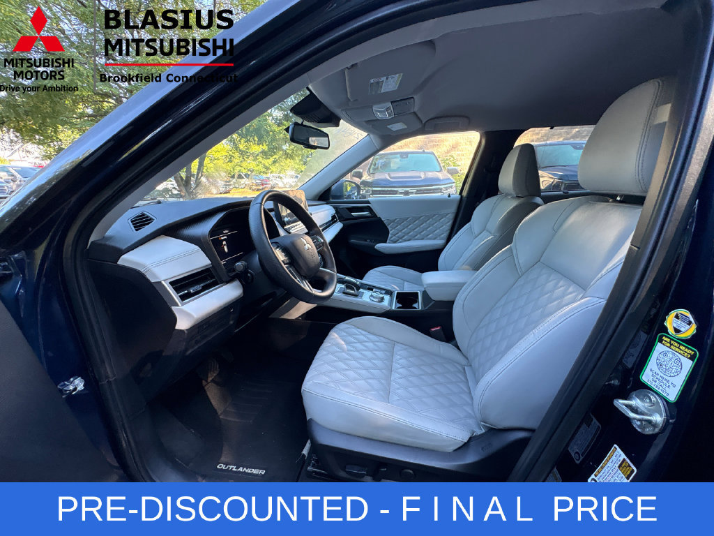 Used 2024 Mitsubishi Outlander SEL AWD/4WD image 16