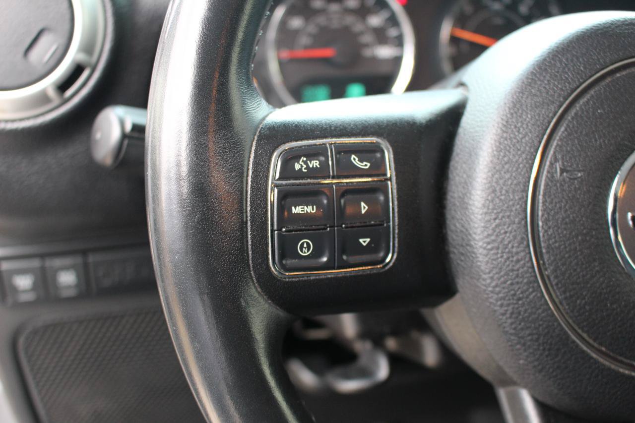 Used 2016 Jeep Wrangler Unlimited Rubicon AWD/4WD image 16