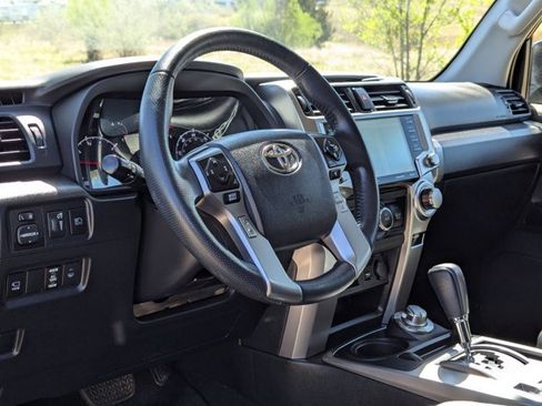 Used 2022 Toyota 4Runner SR5 Premium image 10